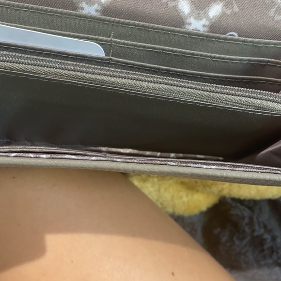 New! Wallet - Picture 3 of 5